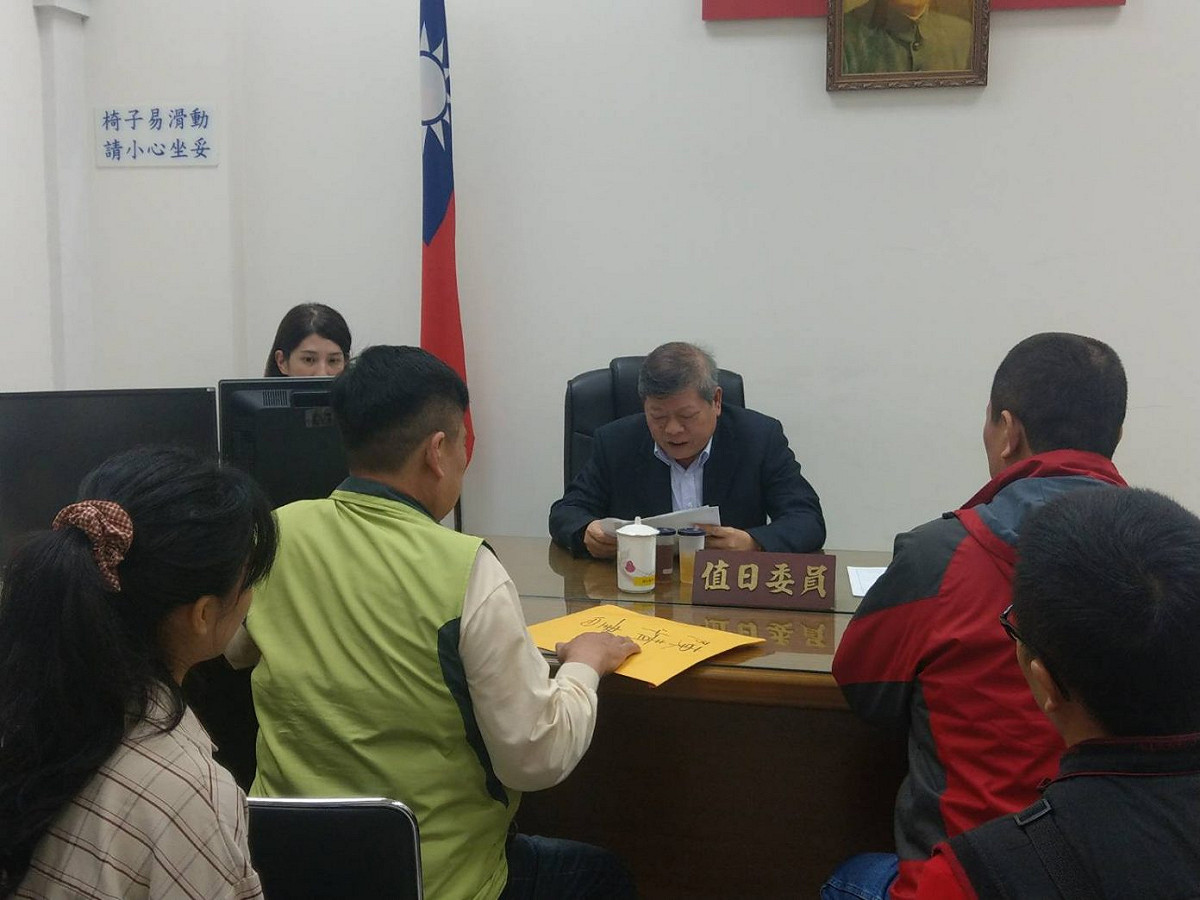 社子島居民前往監察院陳情。 圖/記者陳俐穎攝