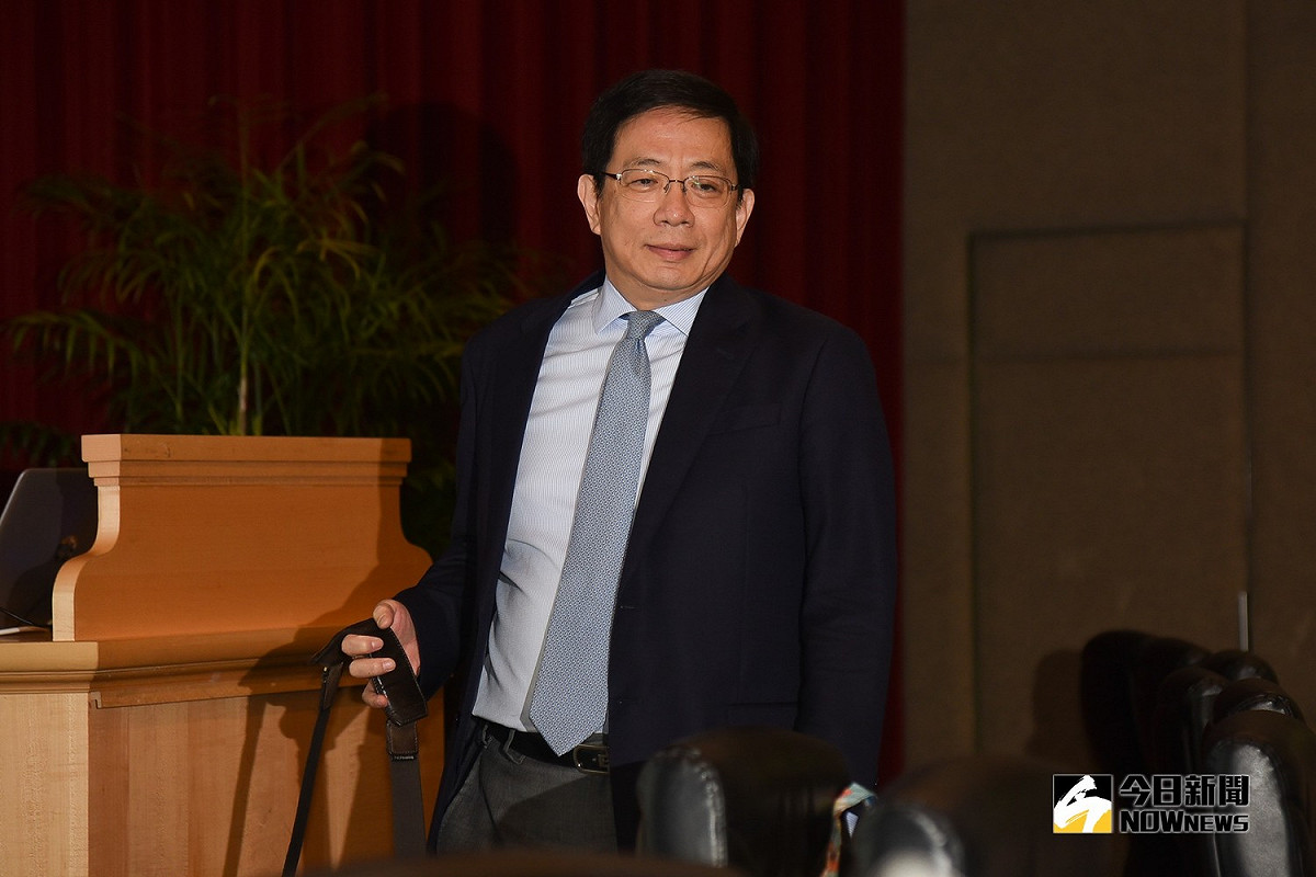 今（26）日稍早台大檢討報告曝光，報告內容針對「專任教師兼職事先核准」、「重要職務資訊揭露」、「遴選爭議」三大事項提出回應檢討。圖為台大校長遴選案關鍵人管中閔。 圖／記者陳明安攝，2019.03.23