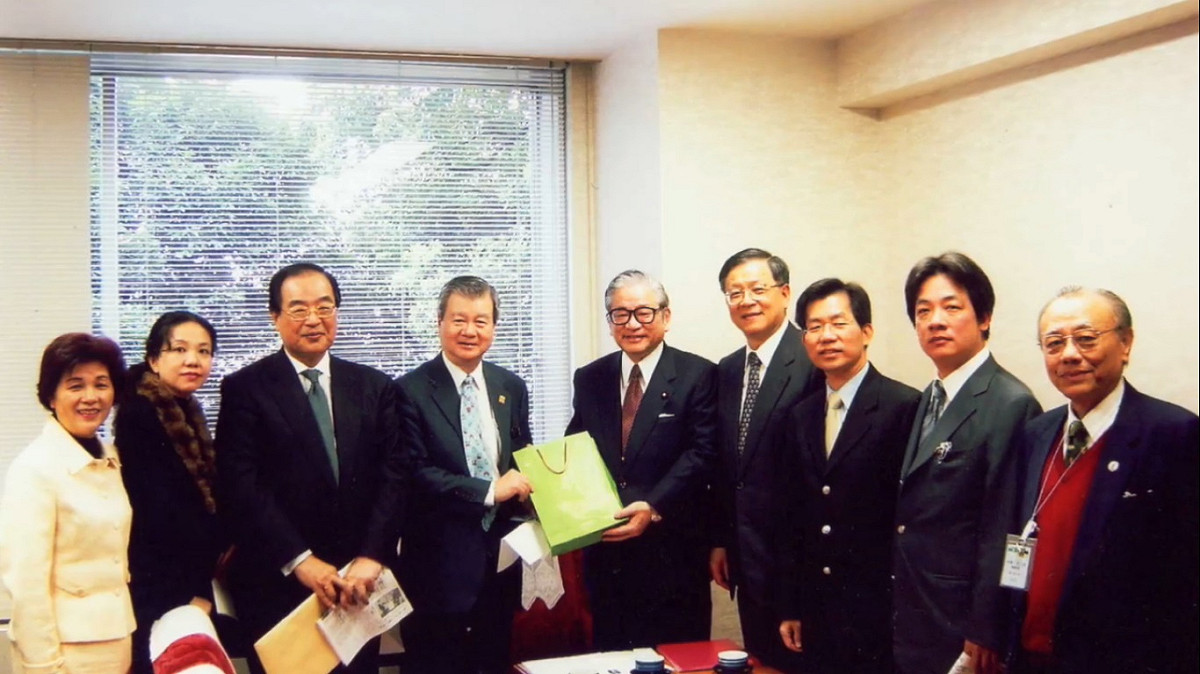 前行政院院長賴清德今日在臉書發文，表示感謝全世界各友邦國家聲援支持台灣參與今年WHA（世界衛生大會），但中國卻一再阻擾台灣出席。他表示台灣有能力、也有意願參與，強調全球醫療體系台灣不能缺席。 圖：取自賴清德臉書影片截圖