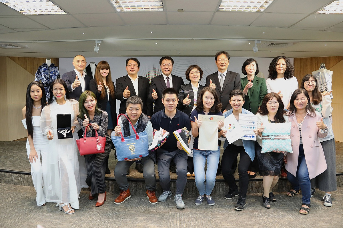 台南市政府今年首度領軍，以「braIN TAIWAN」(遇見米蘭臺灣新時尚)為主題，集結台灣15家紡織業者及國內外知名設計師，前進米蘭參與設計權威雜誌《INTERNI》年度設計大展。 圖：黃博郎/攝