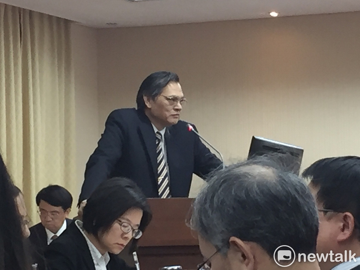 陸委會主委陳明通今天到立法院內政委員會備詢。 圖：趙婉淳／攝