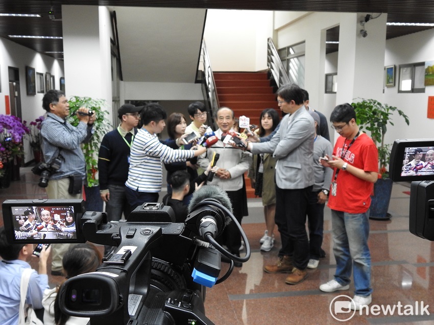 表態參選總統的前立法院長王金平下午在鎮江會館接受媒體訪問。 圖：趙婉淳／攝