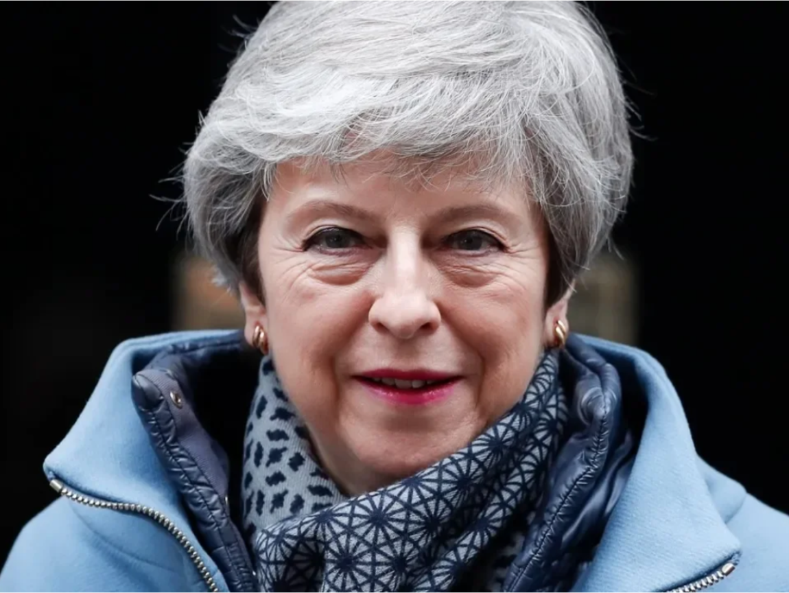 英國首相梅伊（Theresa May）今天對保守黨議員承諾，只要他們投票支持她兩度表決闖關不成的脫歐協議，她就會下台，不過她沒有說明具體下台日期。 圖：翻攝自Youtube