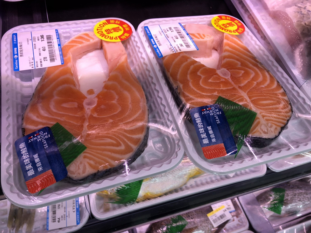 想顧皮膚，營養師建議可以多攝取含有Omega-3脂肪酸的食物，如鮭魚等深海魚類。 圖：林芷湲/攝