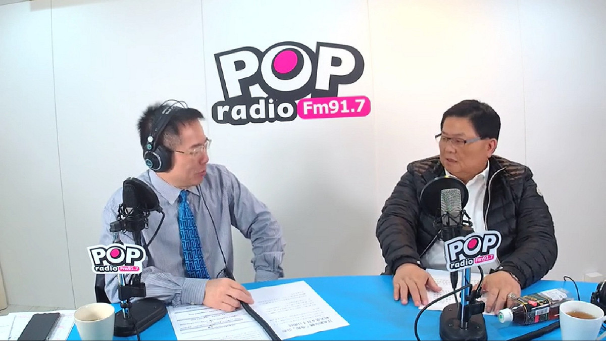 大甲鎮瀾宫董事長顏清標(右)今日接受POP Radio電台代班主持人蔡正元的專訪。 圖：翻攝自youtube。