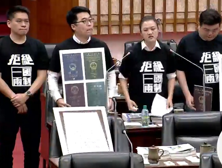 民進黨高雄市議員質詢。 圖：翻攝自高雄市議會直播