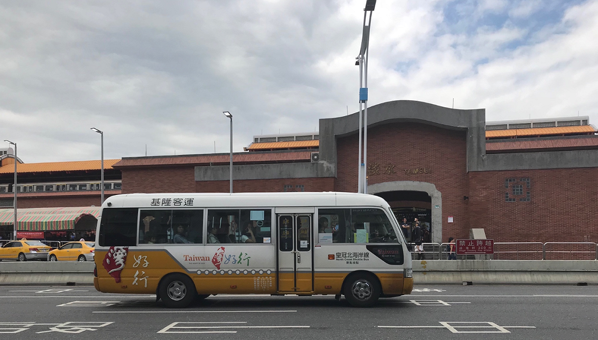 持電子票證搭乘新北市台灣好行路線不但有半價優惠，還可同時享有轉乘優惠。 圖：新北市政府交通局／提供
