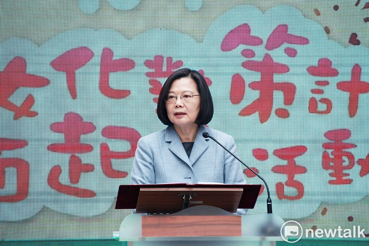蔡英文表示，少子化是國安問題，要盡速處理才能避免國家財政負擔及衍生孩子教育成長的問題，中央推出「準公共政策」，預計113年增加公共化幼兒園班數到3,000班。 圖：林昀真／攝