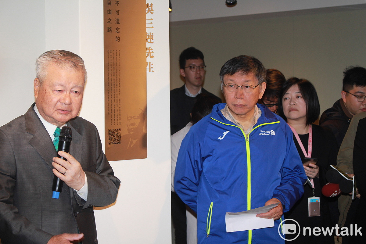 台北市長柯文哲（右）與吳三連基金會董事長吳樹民（左）。 圖：周煊惠 ／攝