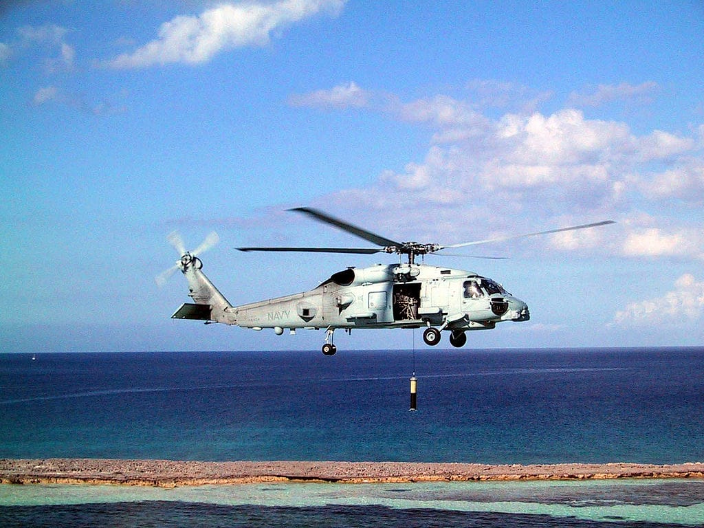 美軍MH-60R的反潛作業。 圖：翻攝維基百科