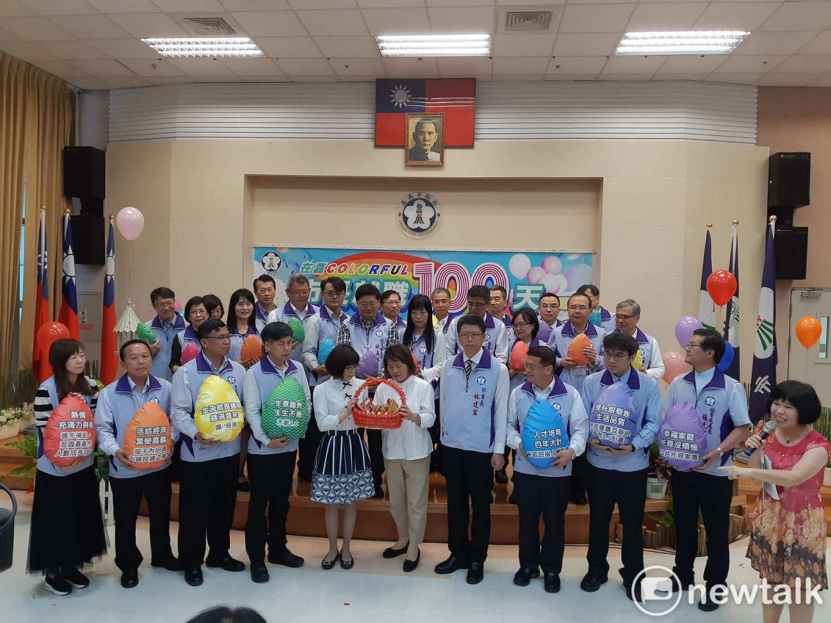 嘉義市長黃敏惠在就職滿百日記者會上強調，要努力接地氣，讓市民有感。 圖：蔡坤龍/攝