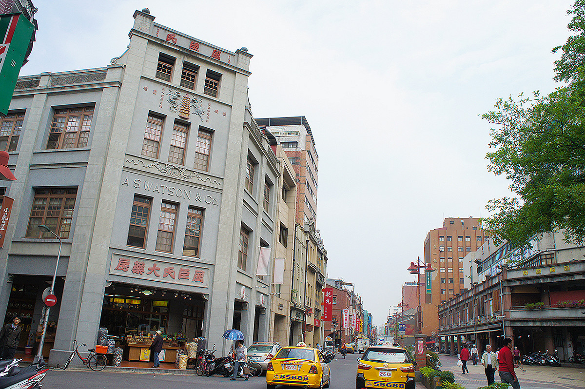 大稻埕迪化街是北部地區，重要的年貨購買地。 圖：取自交通部觀光局網站
