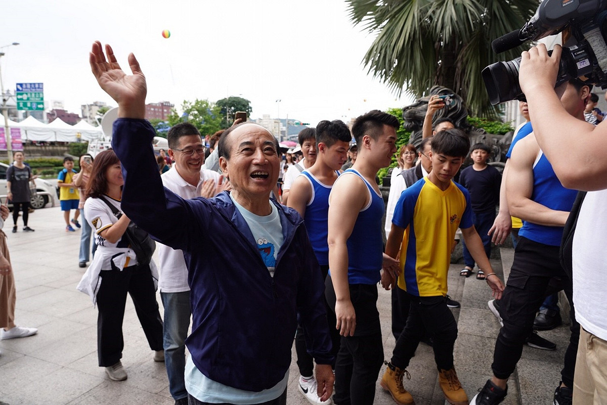 王金平下午出席全國大專盃年輕朋友街舞大賽。 圖：王金平辦公室提供