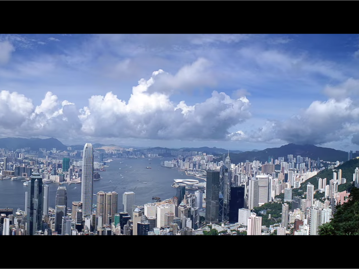 烏雲罩頂？－－香港回歸中國二十多年後的今天，「一國兩制」下的自由與人權現況頗令許多港人心生疑慮。作為昔日的殖民母國，英國國會日前發表的一份報告中也擔心，香港正走向「一國1.5制」（One Country, One and a Half Systems），建議英國政府向香港表達關注外，將來中、英間所有部長級訪問也都要提出香港問題，以免香港繼續走近「一國一制」。 圖：翻攝自Youtube