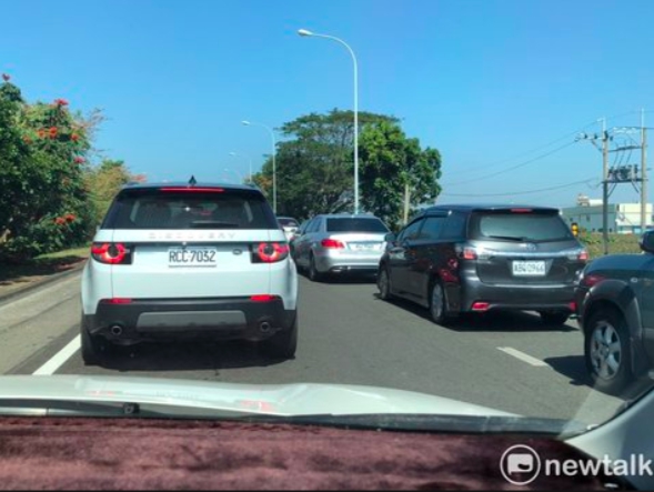 清明連假最後一天，國道湧現北返車潮。 圖：張嘉哲/提供