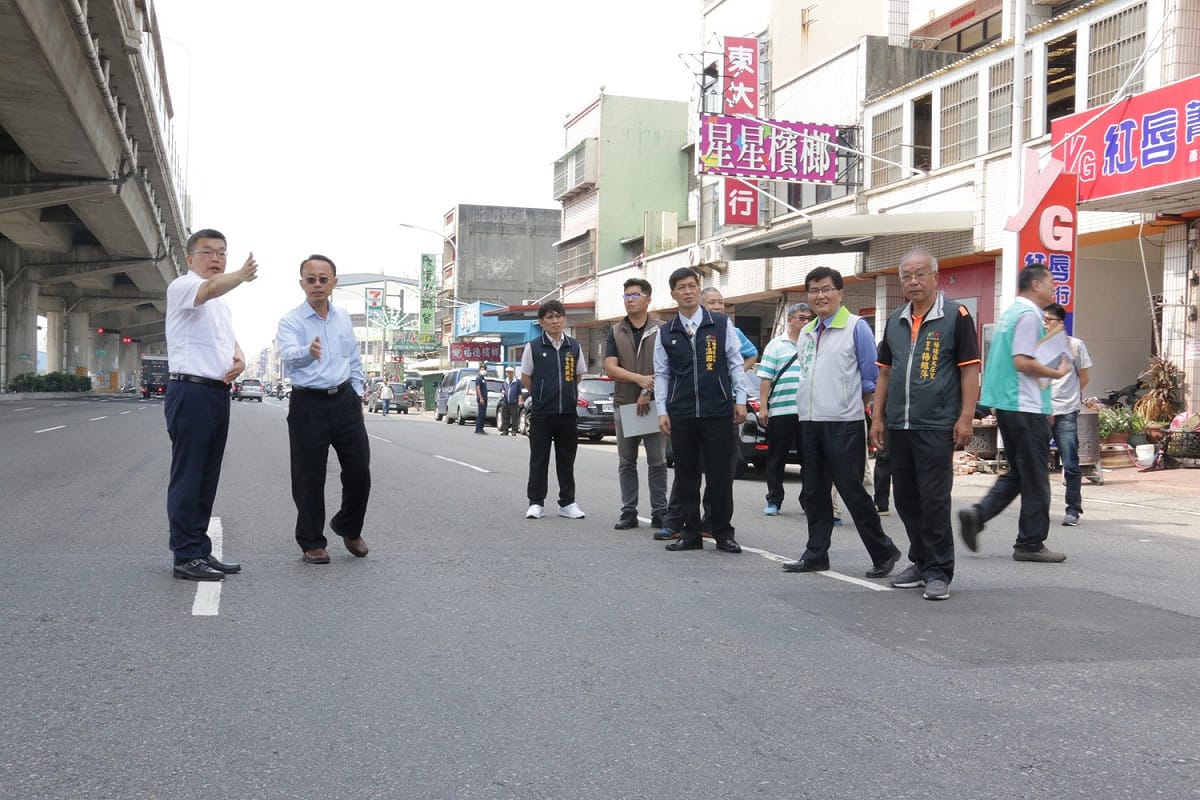 蔡其昌會勘清水、梧棲多條道路改善工程，他說，路平政績要讓鄉親有感。 蔡其昌辦公室/提供
