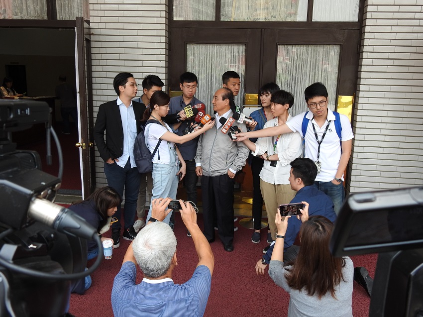 爭取國民黨總統提名的前立法院長王金平上午於立法院議場接受媒體訪問。 圖：趙婉淳／攝