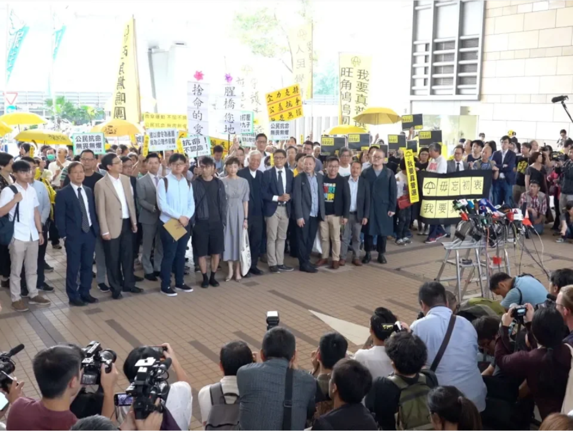 占中案宣判，多位香港民眾到法庭外聲援。資料照片。 圖：翻攝自Youtube