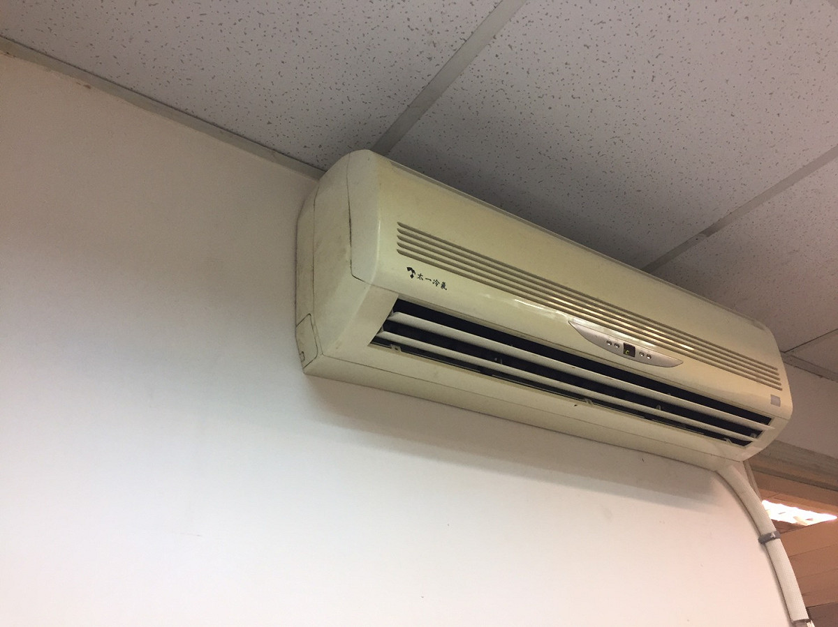 天氣炎熱，用電量也隨之增加。 圖：閻芝霖/攝