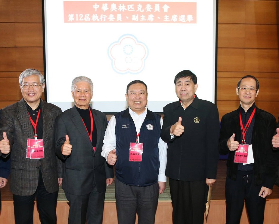 中華奧會副主席蔡賜爵（圖右二）因涉貪遭檢調約談，並依貪汙罪移送台北地檢署複訊，最後以二十萬元交保。 圖：翻攝自中華奧會臉書