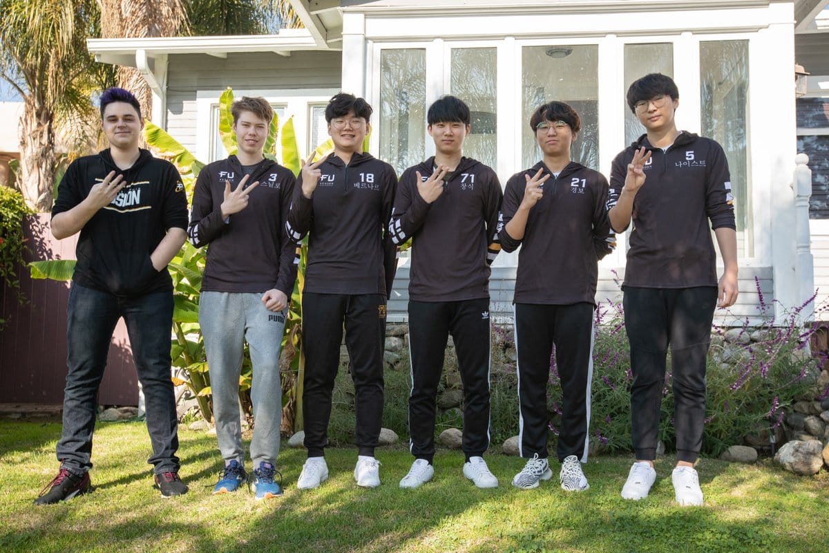 Fusion University成員，由左至右分別為：Elk、Snillo、Bernar、Changsik、Alarm、Na1st。他們將在台灣時間6月1日出征歐美交鋒賽。 圖：翻攝自Fusion University twitter
