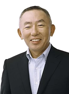 柳井正以資產總額約249億美元擠下軟銀集團會長兼社長孫正義，繼2016年後重登日本首富寶座。 圖 : 翻攝自維基百科