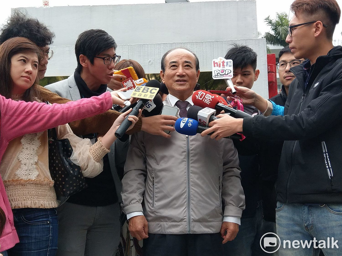 王金平上午前往台北市立大學發表通識教育講座前接受媒體訪問。 圖：趙婉淳／攝