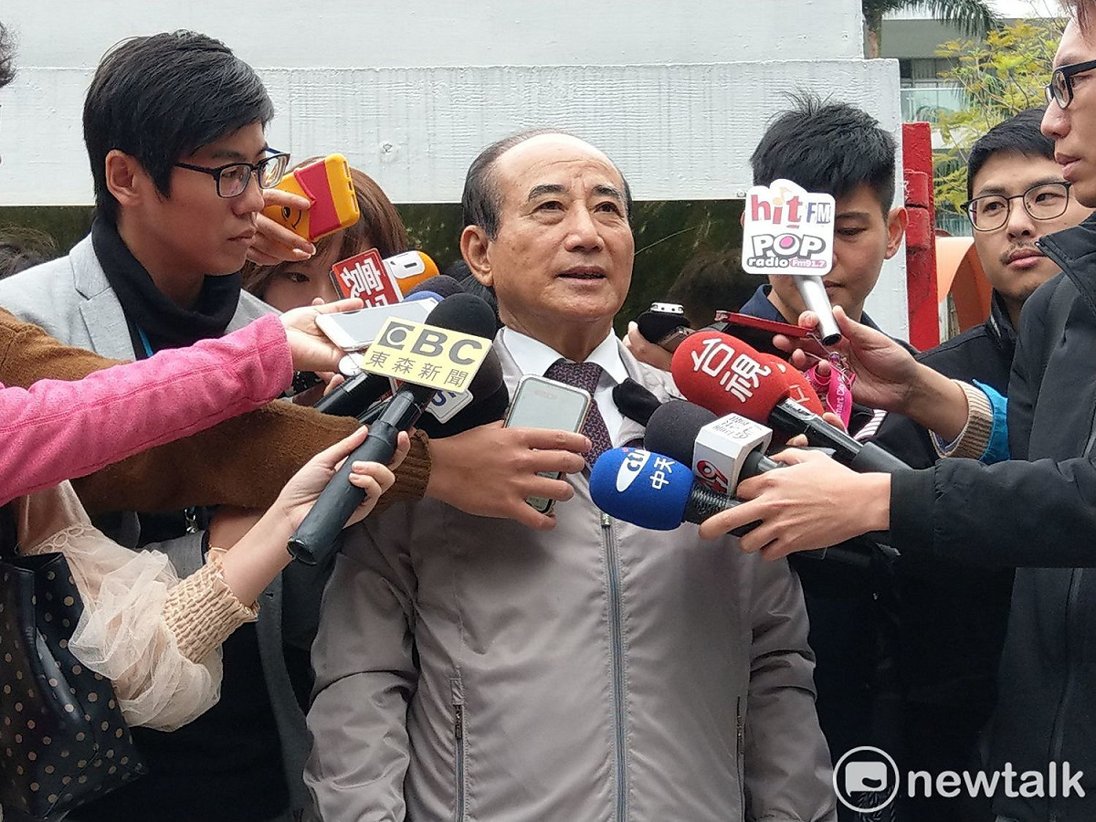 王金平上午前往台北市立大學發表通識教育講座前接受媒體訪問。 圖：趙婉淳／攝