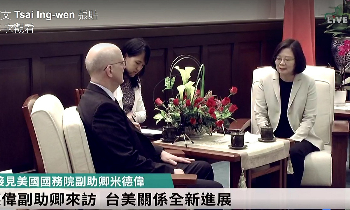 總統蔡英文今（12）日在總統府接見美國國務院經濟暨商業局貿易政策暨談判事務副助卿米德偉。 圖：翻拍自蔡英文臉書