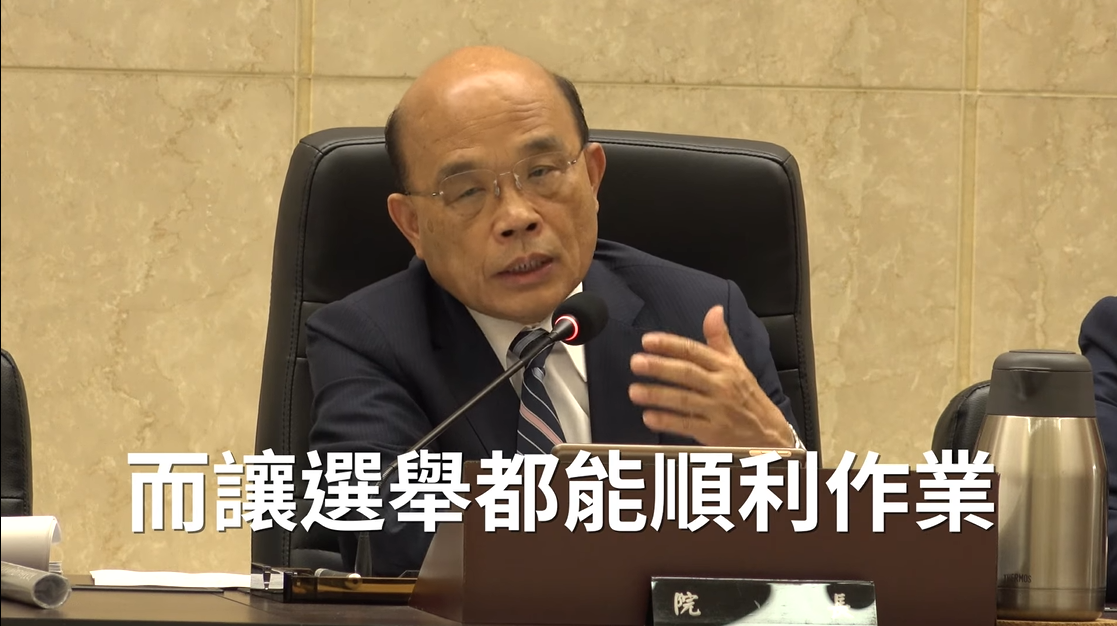 行政院長蘇貞昌今（12） 天表示，解開所謂的「鳥籠公投」後，「連死人都來連署」，這次修法不但沒增加任何門檻，只是防堵偽造文書的種種弊端不要再發生。 圖：擷自蘇貞昌臉書影片
