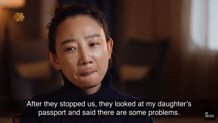 中國知名網紅袁小靓因自己的澳籍丈夫被拘捕進而失蹤，讓她哭求西方社會救援。 圖：擷自「 ABC News (Australia)」Youtube頻道