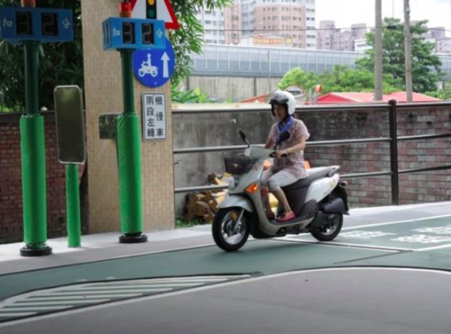 報名機車駕訓班的1300元補助計畫將續辦至明年11月30日。 圖：交通部/提供