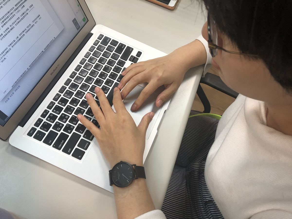 畢業季即將到來，許多人開始準備找工作。  圖：張嘉哲/攝
