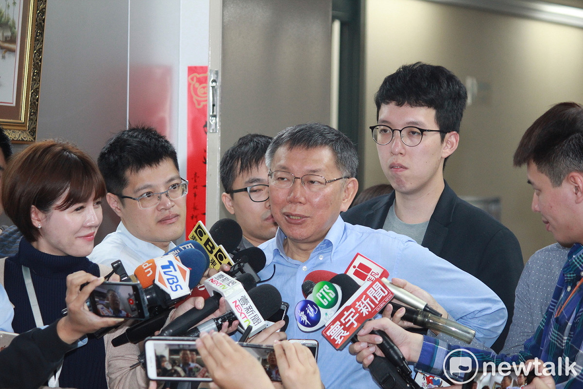 鴻海董事長郭台銘考慮參選2020總統，近日就會做出決定，外界好奇郭是否有機會變成台灣川普，以及郭台銘對兩岸關係的處理方式。台北市長柯文哲今（17）日表示，兩岸關係比經營企業還複雜一點。 圖：新頭殼資料照