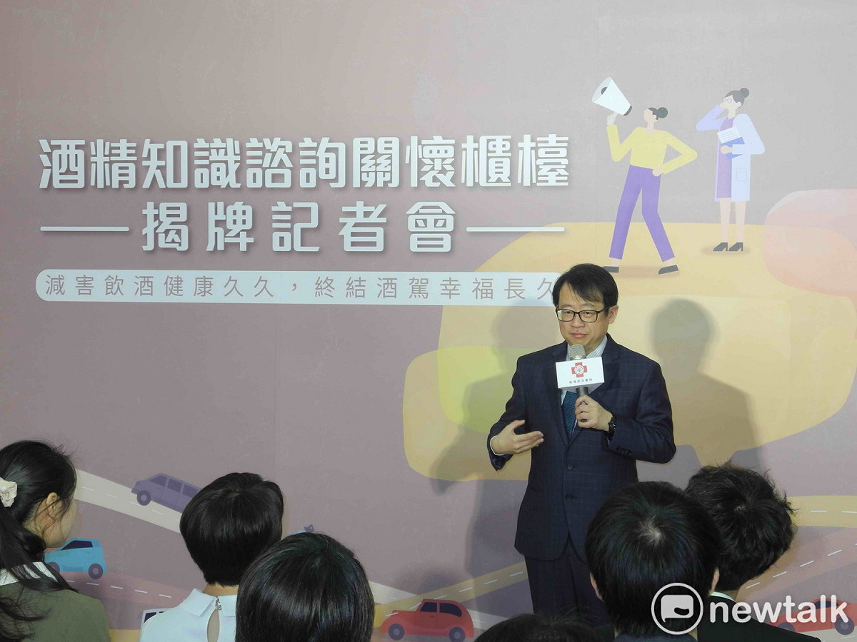 馬偕醫院精神醫學主任方俊凱說明酒駕原因及戒治飲酒問題之道。 圖：王峻昌/攝