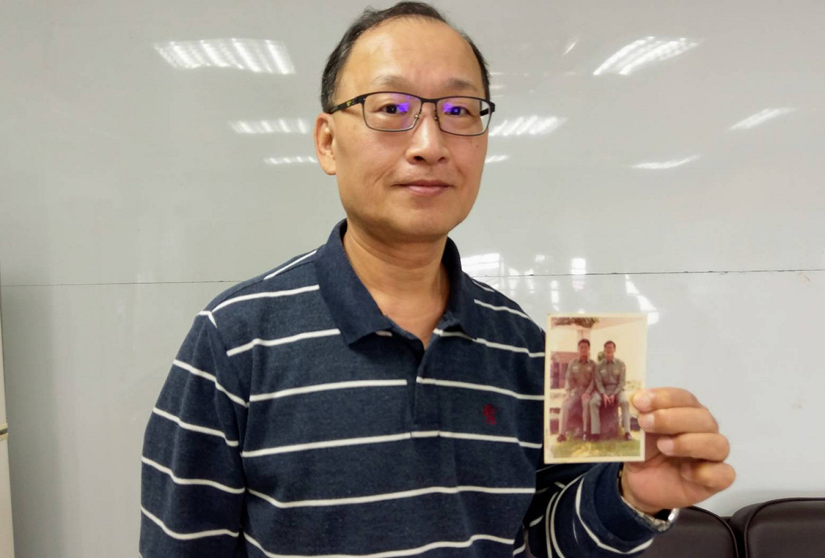 從警35年的潘復華細數歷代警察制服優缺點，他認為新的制服好穿又實用。 圖：大園分局/提供