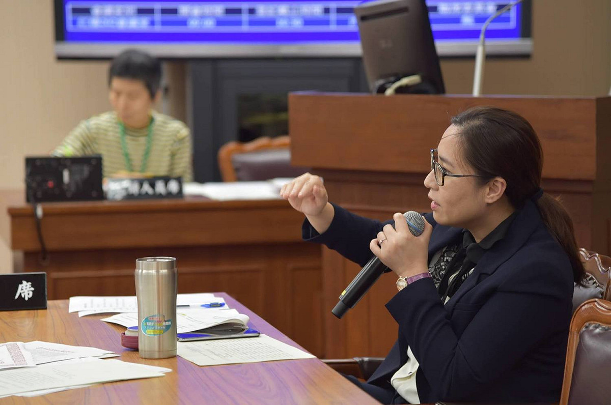 時代力量立委高潞以用遭週刊爆料，違規帶已婚辦公室主任陳士章，一起在專供立委住宿的台北會館過夜。 圖：翻攝自高潞以用臉書專頁。