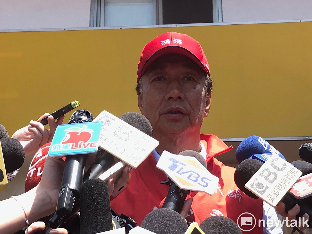 鴻海董事長郭台銘上午前往淡水武聖宮（關聖帝君）參拜。 圖：趙婉淳／攝