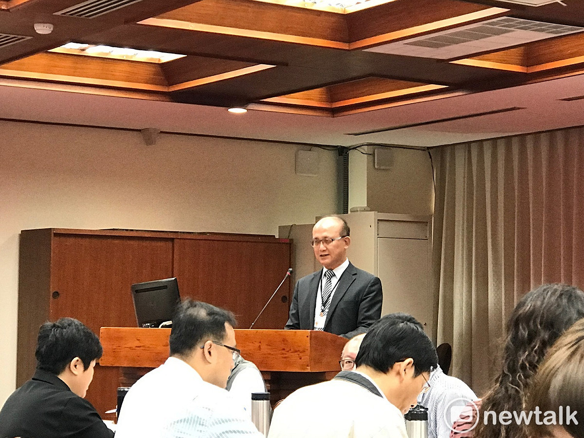 教師法修法爭議未休，立法院今（17）日召開教育及文化委員會邀請相關民間團體列席，針對教師解聘、審理不適任教師時教評會組成等爭議點進行討論，教育團體針鋒相對，教育部常務次長林騰蛟則於稍後回應爭議事項。 圖／記者許維寧攝（資料照片）