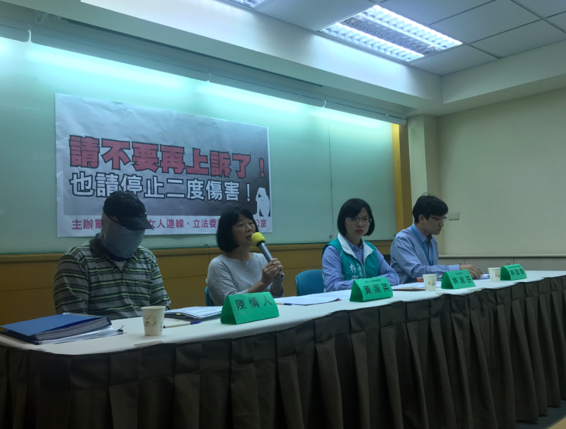 國內首件接種人類乳突病毒（HPV）疫苗申請預防接種受害救濟行政訴訟，衛福部研擬再上訴，婦女團體台灣女人連線今（17）日有受害家屬一同呼籲衛福部勿再上訴。 圖：台灣女人連線/提供