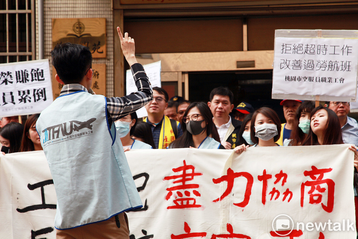 桃園市空服員職業工會與長榮航空的勞資爭議越演越烈，工會13日將發起罷工投票，擬取得罷工權。 圖：林昀真／攝（資料照）