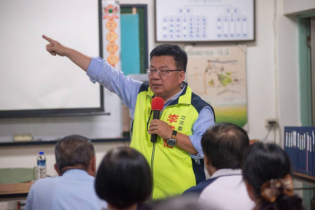 民進黨立委李俊俋認為，民進黨初選根本是「好好鱉殺到屎流」。 圖：取自李俊俋臉書