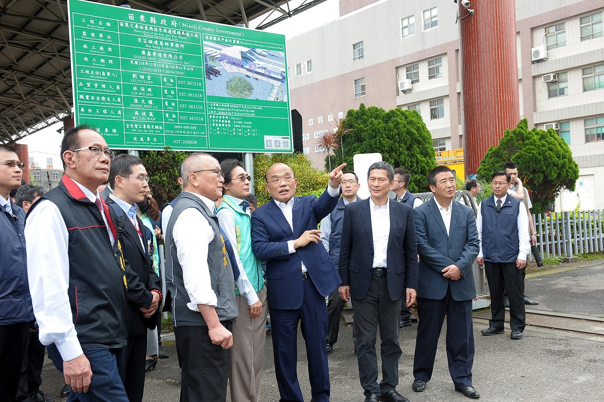 行政院長蘇貞昌今（19）天到苗栗縣視察台鐵鐵道博物館。 圖：行政院提供