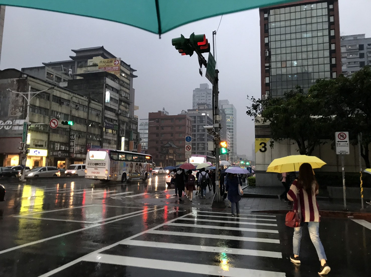 今（21）日各地皆有短暫陣雨的可能性，其中北部及中部地區降雨機率又更高一些 圖：閻芝霖/提供