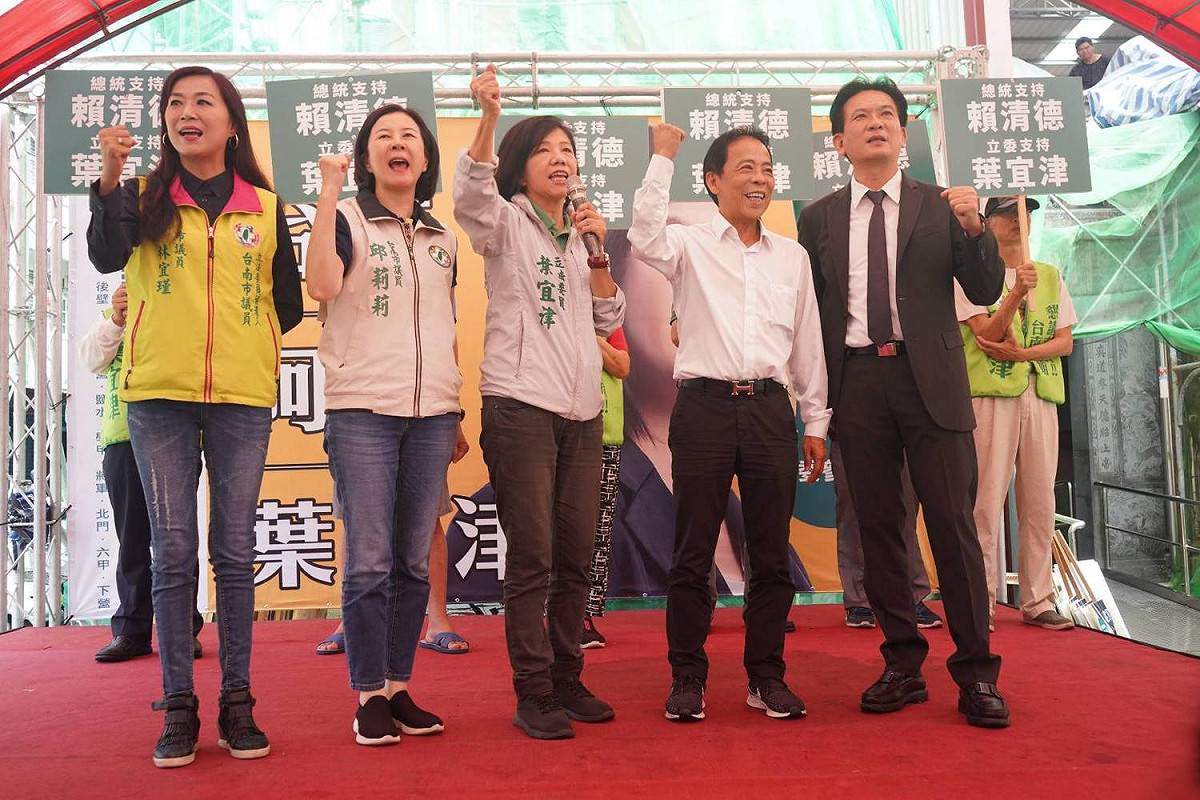 民進黨立委初選參選人葉宜津今日在新營成立全國第一個賴清德、葉宜津聯合競選後援會，聚集許多立委和議員到場聲援。 圖：由葉宜津/提供。