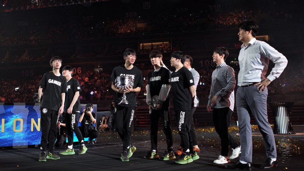 今（21）日《英雄聯盟》中國 LPL 春季總決賽 iG 直落三奪冠。 圖：翻攝自 Invictus Gaming ‏ 官方推特