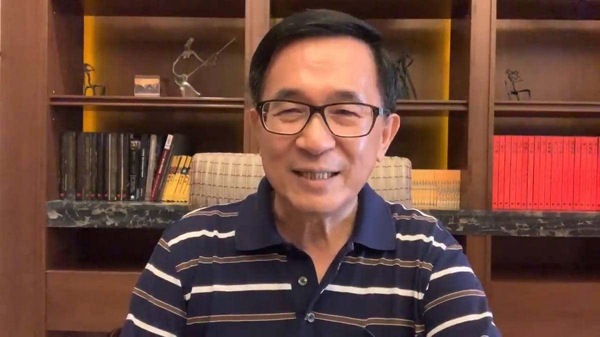 針對日前高雄市長韓國瑜發表是否參加國民黨總統初選的五點聲明，前總統陳水扁在臉書上發表評論。 圖：翻攝自陳水扁臉書專頁。