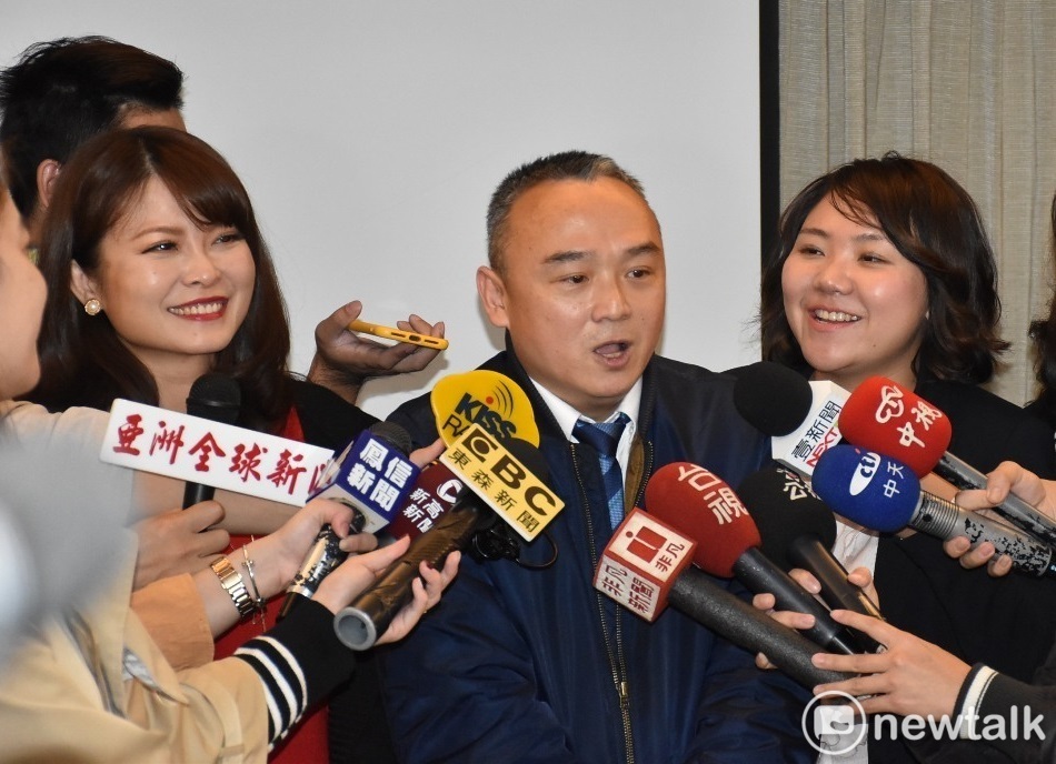 潘恆旭(中)嗆，民進黨「政治動員」參加1221遊行。 圖：孫家銘／攝