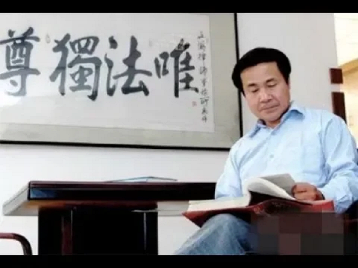北京人權律師程海原本要在昨（24）日上午搭機前來台灣旅遊，卻在安徽合肥邊防檢查站遭到攔截，理由則是「出境可能危害國家安全」。程海表示，他將採取法律行動，控告對方的違法行為。 圖：翻攝自Youtube