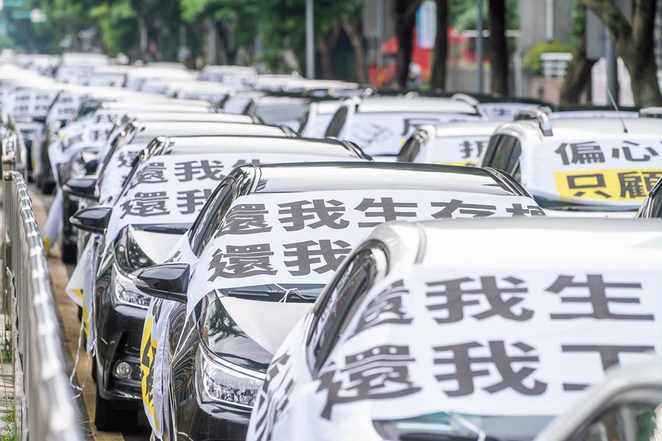 交通部要修訂「汽車運輸業管理規則第103條之1」一事，引發許多Uber業者及代僱業者不滿。 圖：Uber/提供